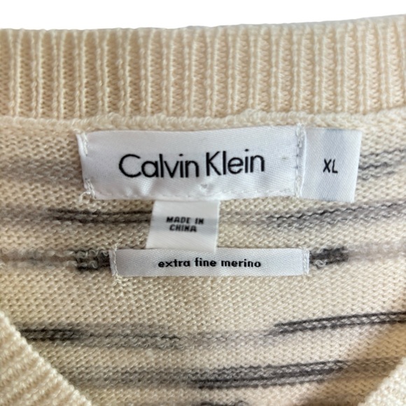 Calvin Klein V-Neck Sweater X-Large Extra Fine Merino Wool Abstract 3D Pullover - Picture 4 of 10